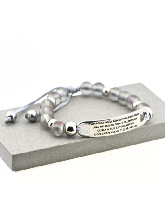 Pulsera de jade gris con placa de acero inoxidable personalizable